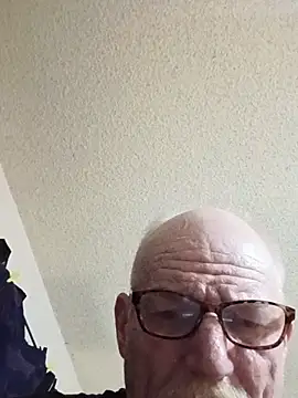 Rootpass222's Live XXX Chat