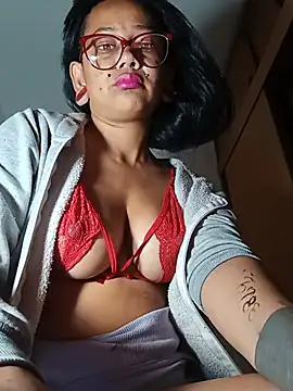xblackstarX1 Adlı Modelin Canlı XXX Sohbeti