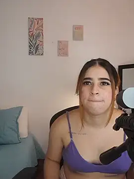 צ'אט XXX בשידור חי של MartinaConnorr