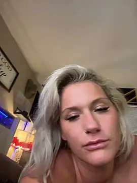 Peachyb XXX чат на живо