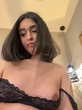 MiahWindsor Adlı Modelin Canlı XXX Sohbeti