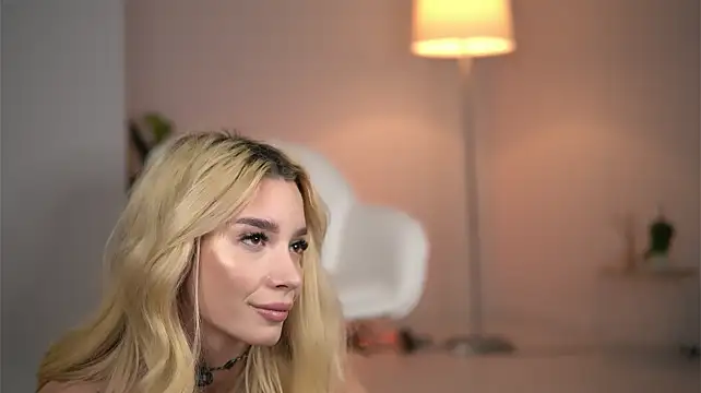دردشة SvveetLuna الجنسية المباشرة