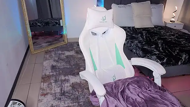Онлайн чат XXX MileyRood