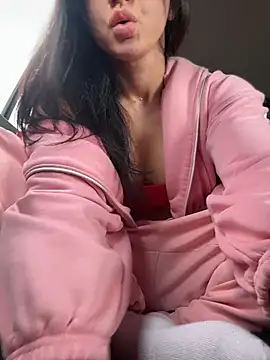 JulliaVegas' Live Chat Room