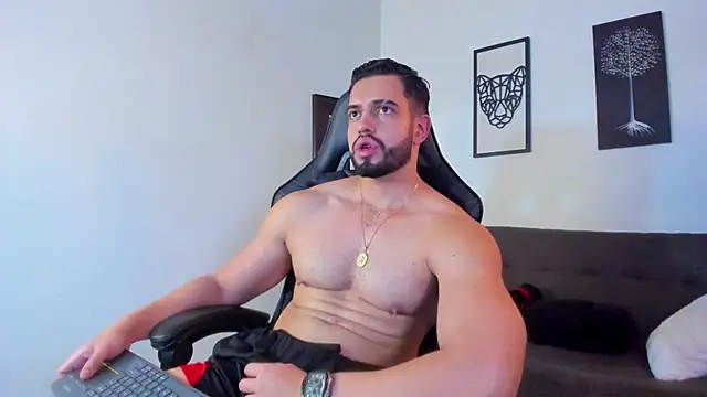 Justin_kingX7 Chat XXX in diretta