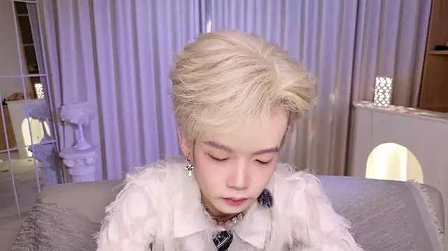 Chat XXX en directo de XiaoHuiHui-111