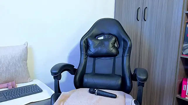 Tiara_R_ XXX чат на живо