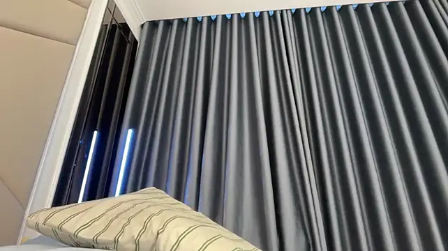 MiaDavis21のライブXXXチャット