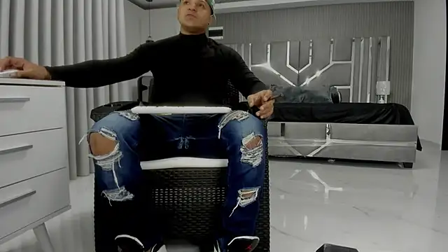 XXX chat uživo modela master_leather
