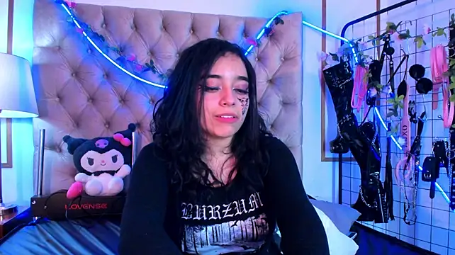 kira_Berry_ Adlı Modelin Canlı XXX Sohbeti