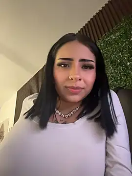 Hilary_pinkk's Live XXX Chat