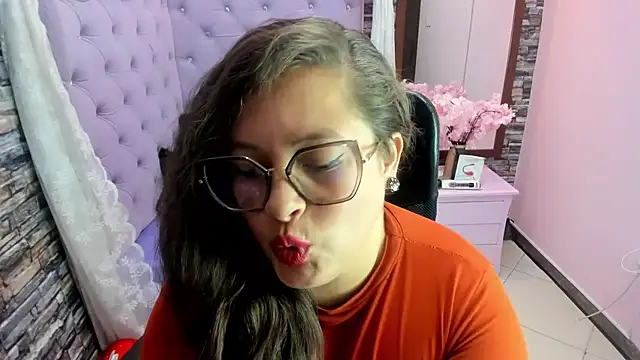 SaraThonson_ Chat XXX live