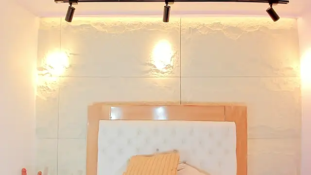 Chat +18 de NINAMARTINS ao vivo
