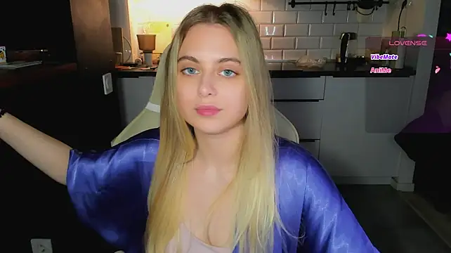 blonde_kellyy Adlı Modelin Canlı XXX Sohbeti