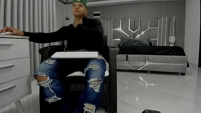 Chat +18 de master_leather ao vivo