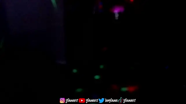 yiauana's Live XXX Chat