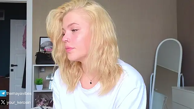 Maya_NextDoorn Live XXX chat