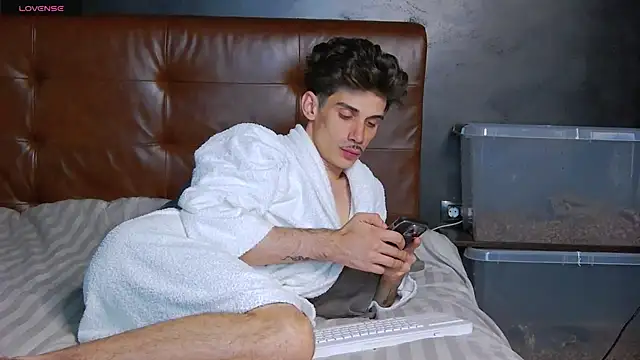 DanielCrush1's Live XXX Chat