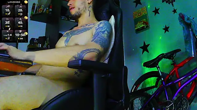 justincs' Live XXX Chat