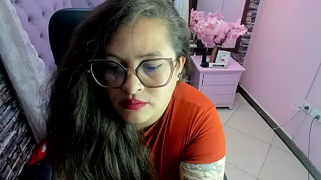 SaraThonson_ Chat XXX in diretta