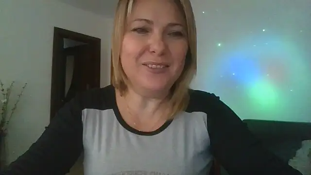 Chatroom XXX en direct de ElenaLove888