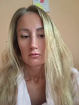 Chatroom XXX en direct de TinaKial