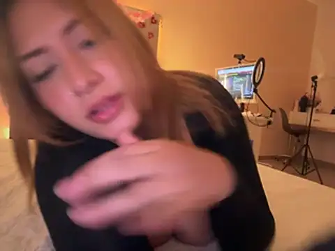 Czat XXX na żywo – MiaAdams21