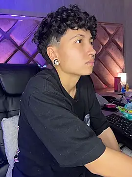 ian_mathias_'s Live XXX Chat
