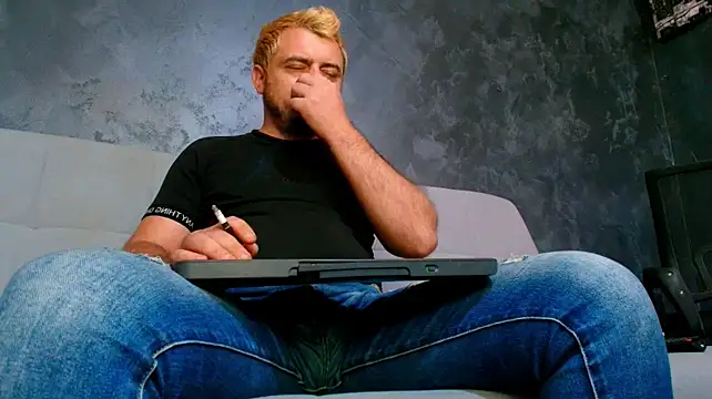 Chat +18 de CLOUDYMarkWayne ao vivo
