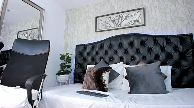 MattDevon Adlı Modelin Canlı XXX Sohbeti