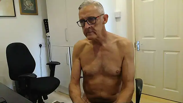 nakedcarpenteruk Adlı Modelin Canlı XXX Sohbeti