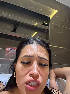 Sara_fun élő XXX-chatje