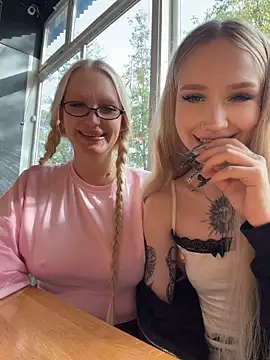 Elfi_InPublic's Live XXX Chat