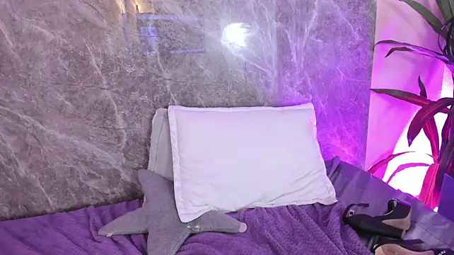 XXX chat uživo modela KhyaVamp