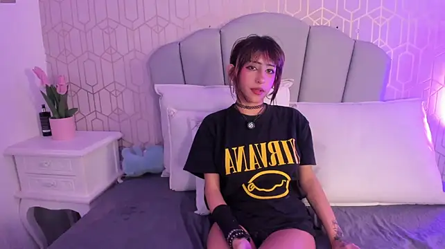 Mika_love_milo Chat XXX live