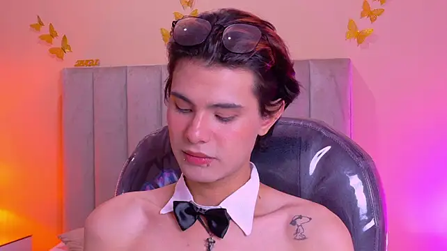 Chat XXX en directo de Derek_Sinn