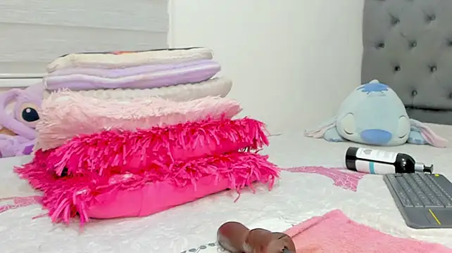 Elizabeth_18_'s Live XXX Chat