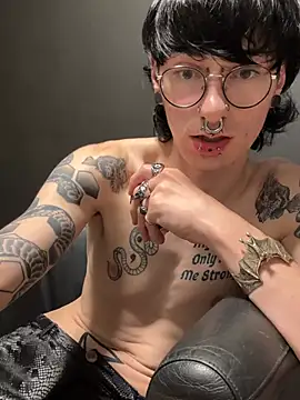 Živý XXX chat GothSadist