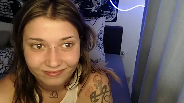 AlienforTwenty live XXX chat