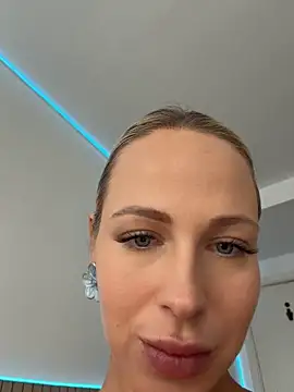 XXX chat uživo modela streetdoll