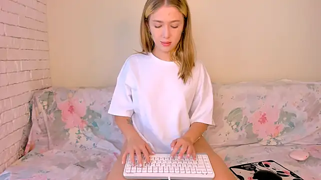 دردشة ElleLuv_ الجنسية المباشرة