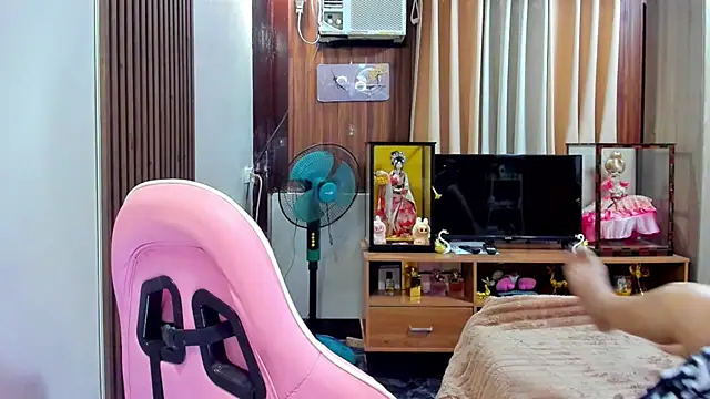 imallyoures69's Live XXX Chat