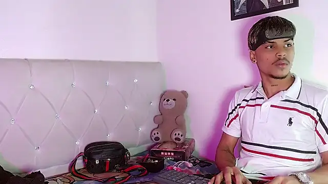 Angel_foxc13 élő XXX-chatje