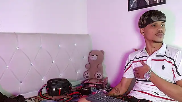 Chat +18 de Angel_foxc13 ao vivo