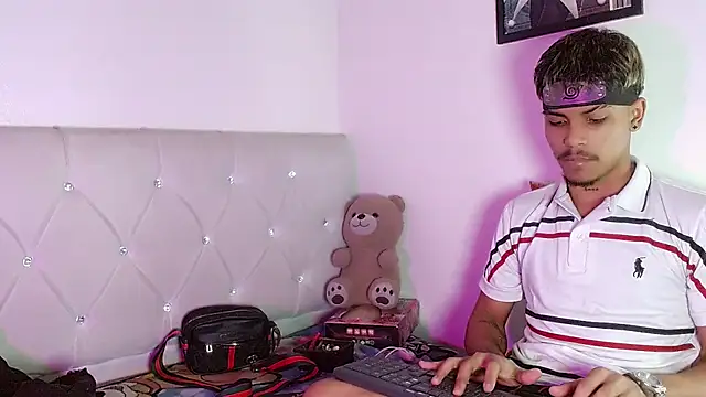 Angel_foxc13 Chat XXX in diretta