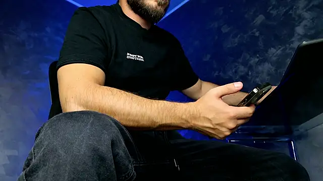 CLOUDYJULIUS' Live XXX Chat