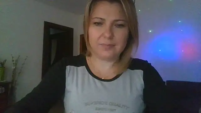 Chat +18 de ElenaLove888 ao vivo