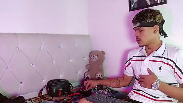 Chat +18 de Angel_foxc13 ao vivo