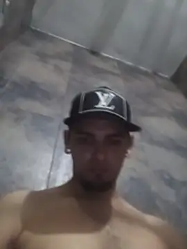 javierhot0021 Show in webcam