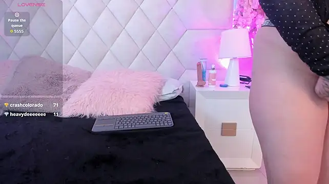 Chloe__fox_ Adlı Modelin Canlı XXX Sohbeti
